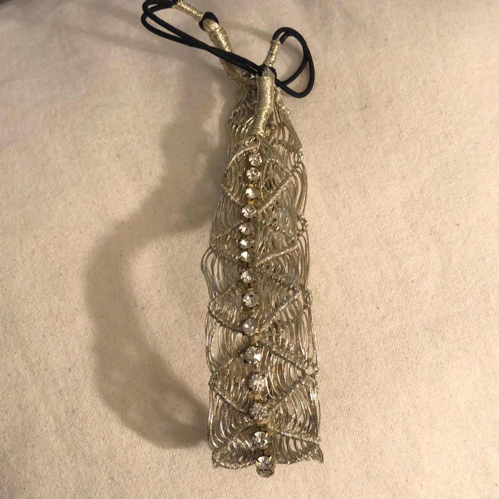 💎 Amazing jeweled headband. Amazing gold wire detail for ultimate Queen vibes. - Picture 6 of 16